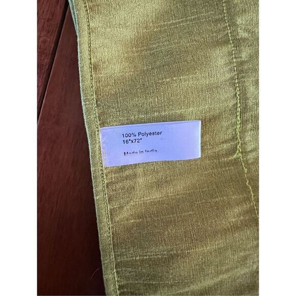 New Regency International Christmas Tree skirt and Table Runner Bright Green wit - Picture 8 of 8